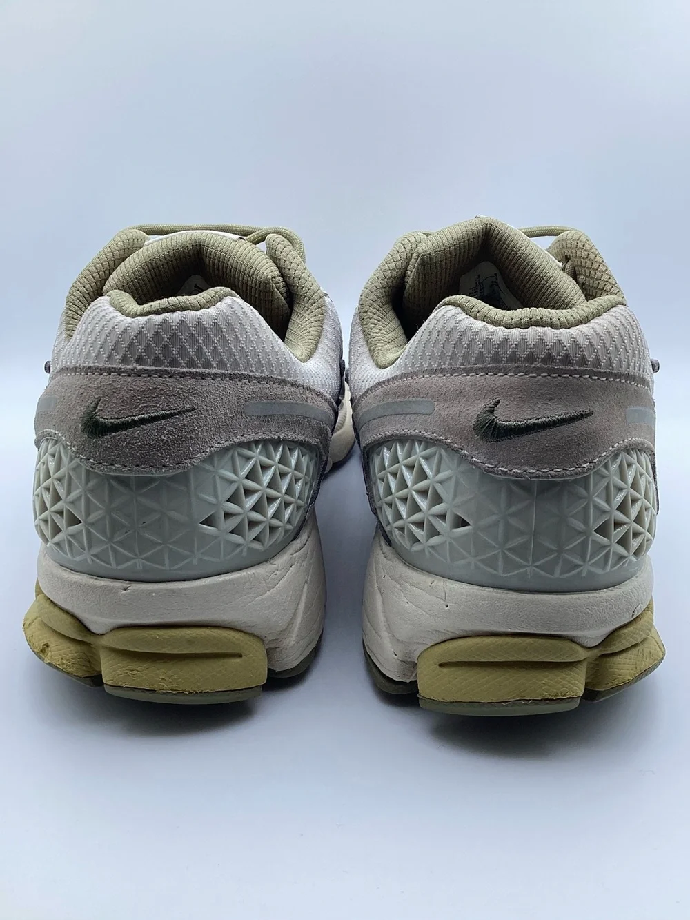 Nike Zoom Vomero 5 Mens Running Shoes Light Bone Olive Size 12 FV0397-001